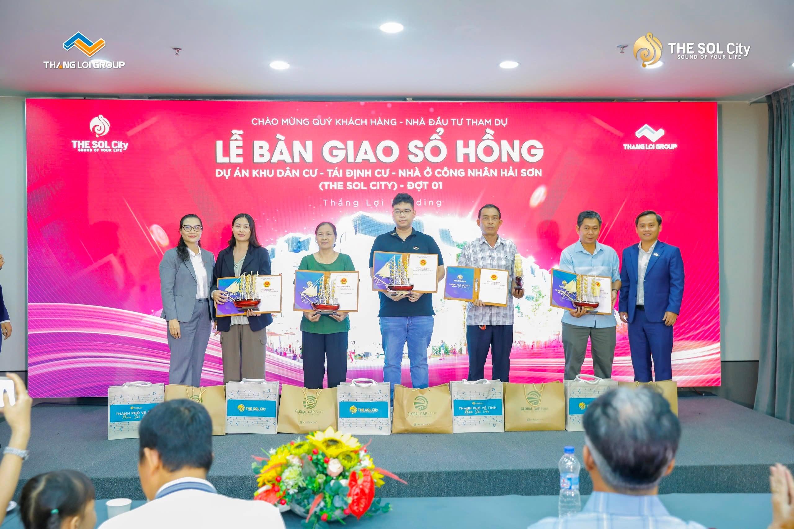 Giữ vững uy tín, Tập đoàn Thắng Lợi chính thức bàn giao sổ hồng dự án The Sol City